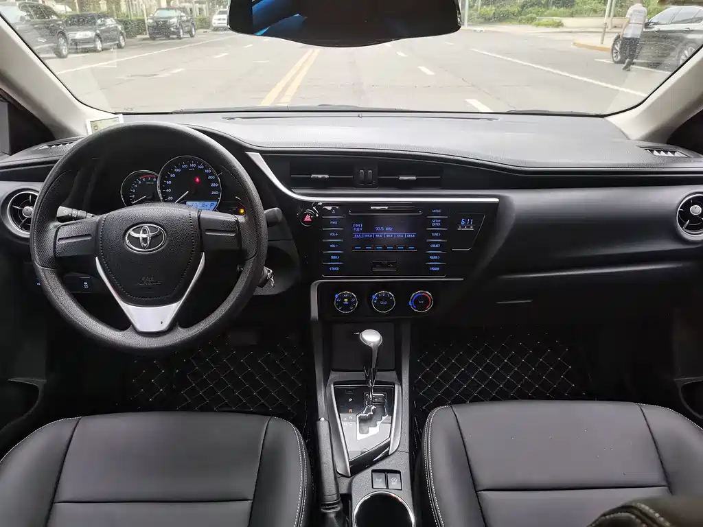 Toyota Corolla 2017 — фото 20