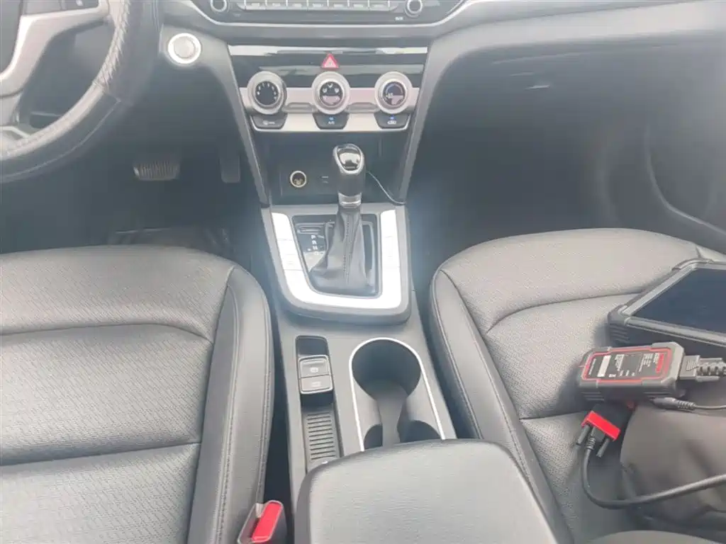 Hyundai Elantra 2019 — фото 14