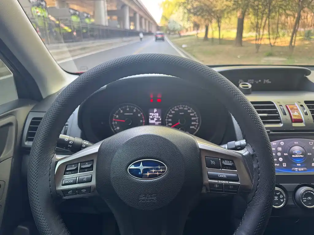 Subaru Forester 2015 — фото 11