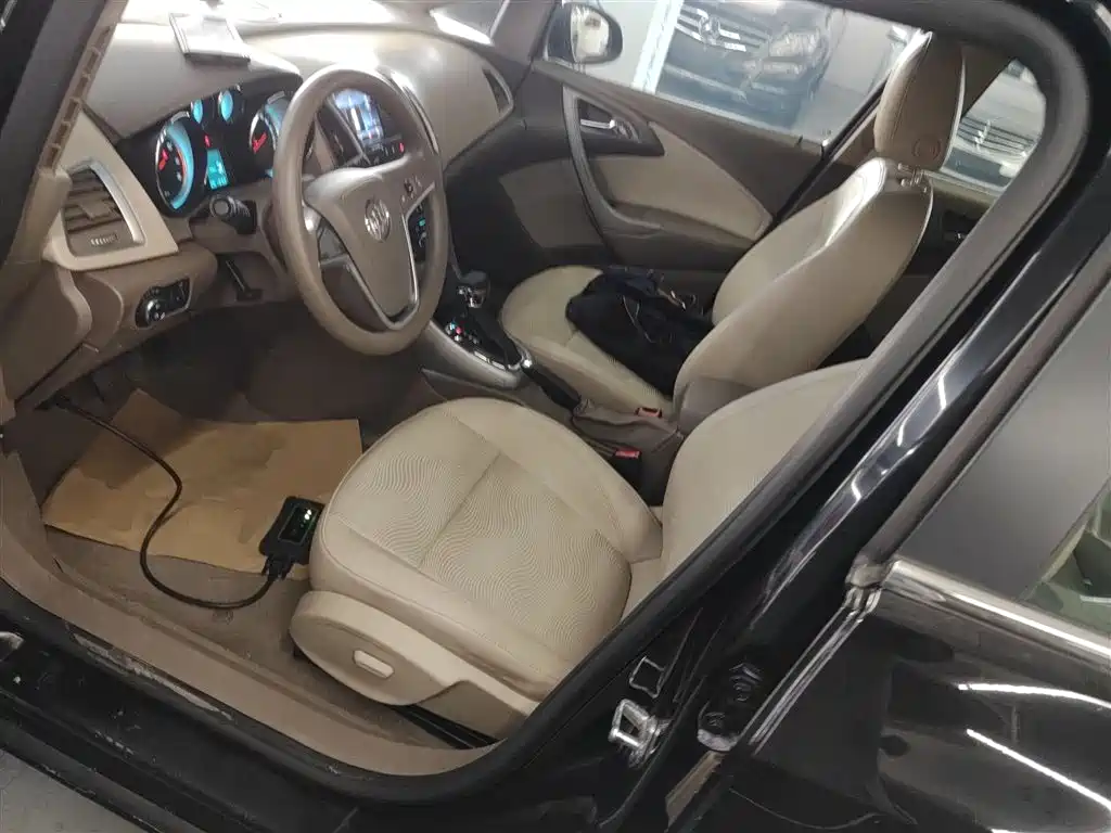 Buick Excelle 2014 — фото 15