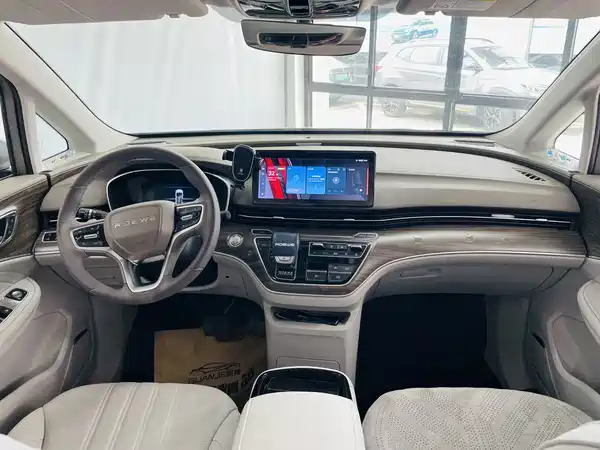 Roewe iMAX8 2024