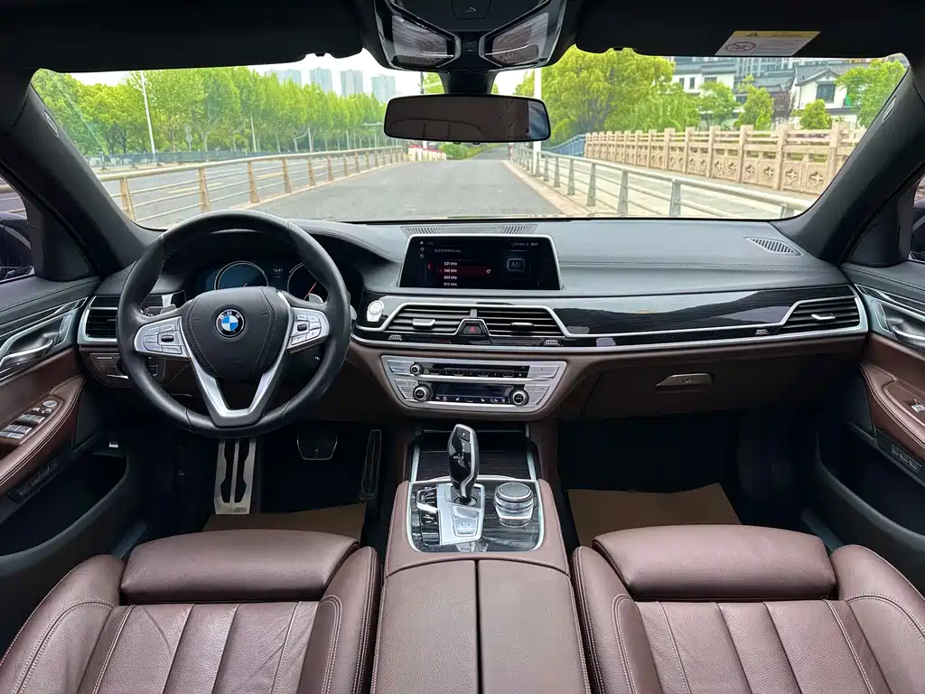 BMW 7 Series 2018 — фото 6