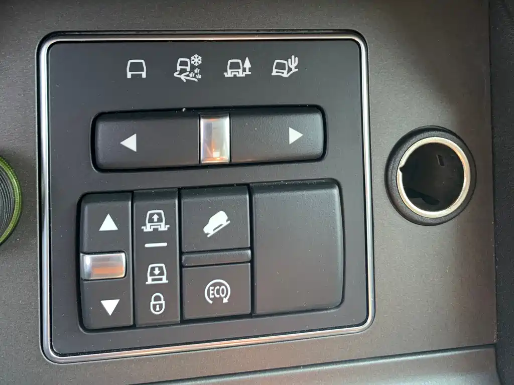 Land Rover Discovery 2017 — фото 27