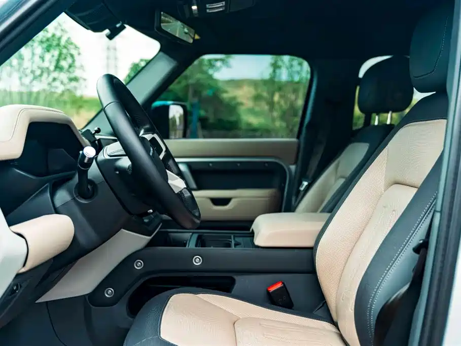 Land Rover Defender 2022 — фото 18