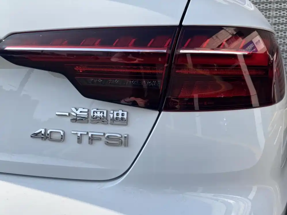 Audi A4L 2022 — фото 12