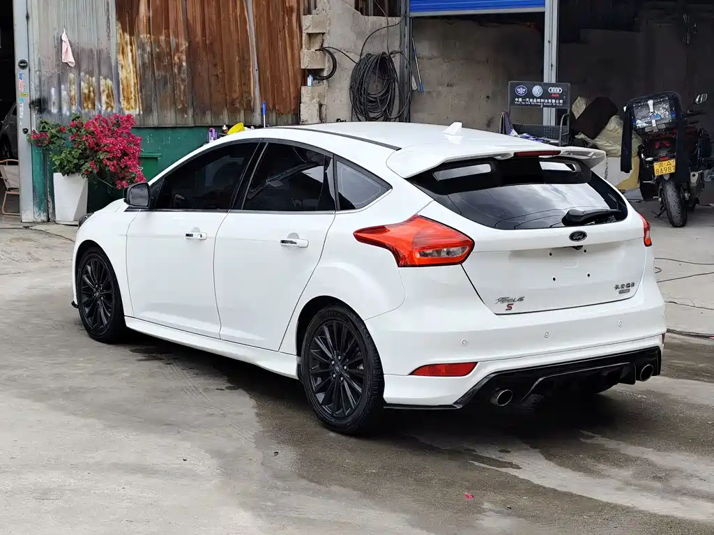 Ford Focus 2017 — фото 14