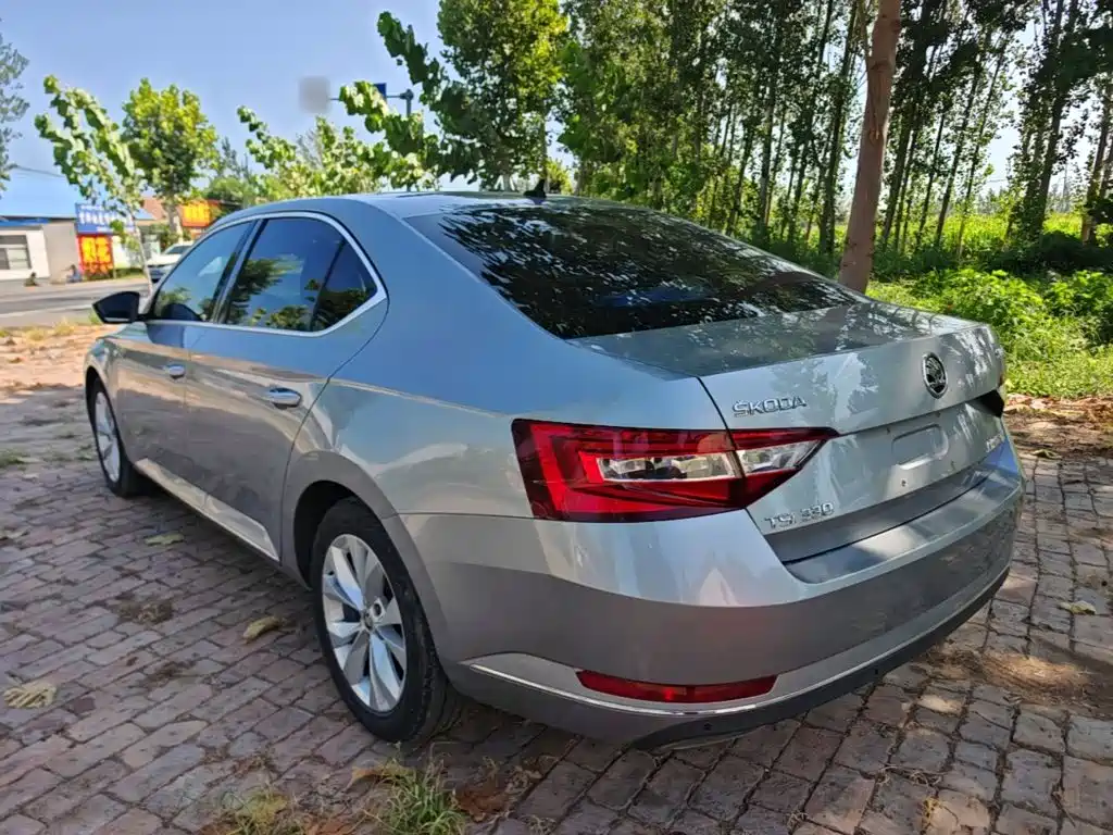 Skoda Superb 2018 — фото 5