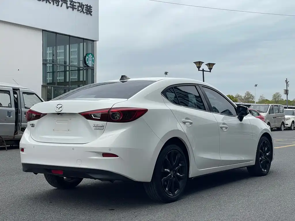 Mazda 3 Axela 2016 — фото 15