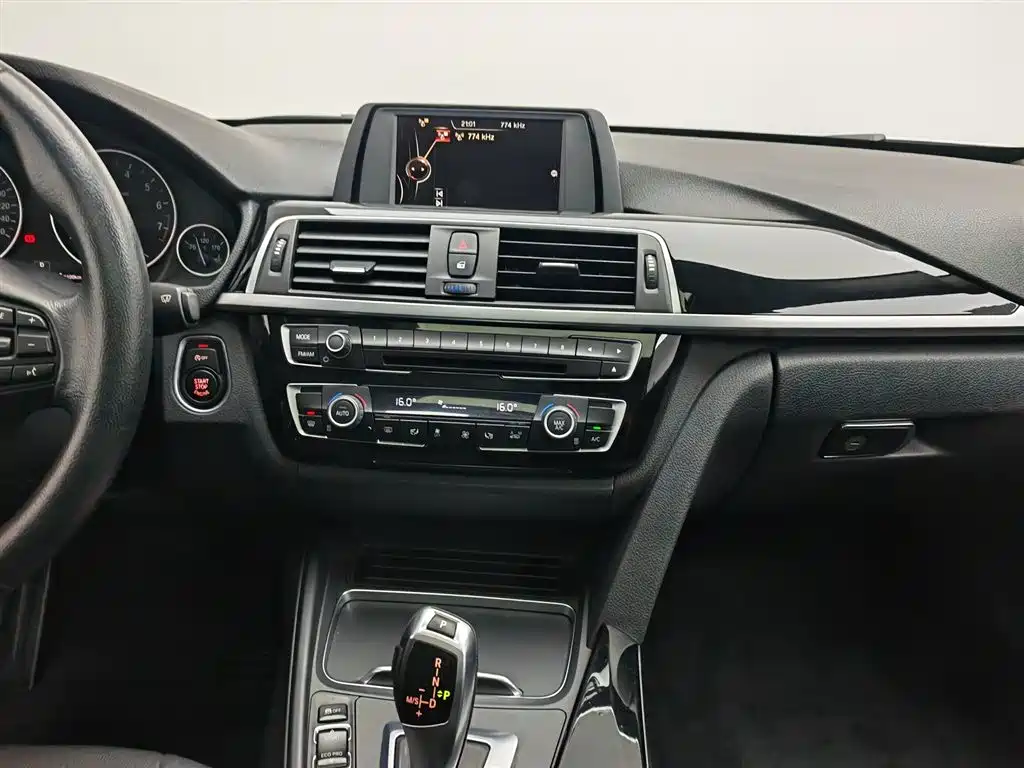 BMW 3 Series 2016 — фото 12