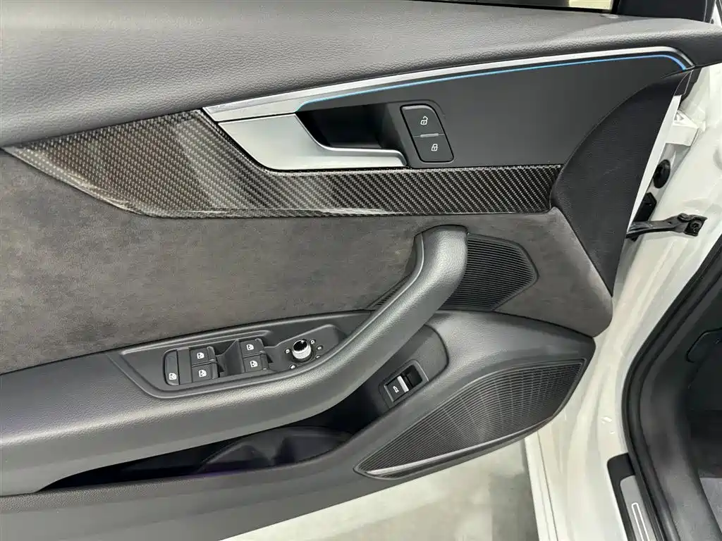 Audi A4L 2022 — фото 14