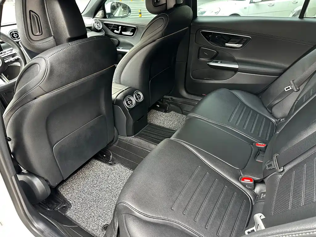Mercedes-Benz C-Class 2024
