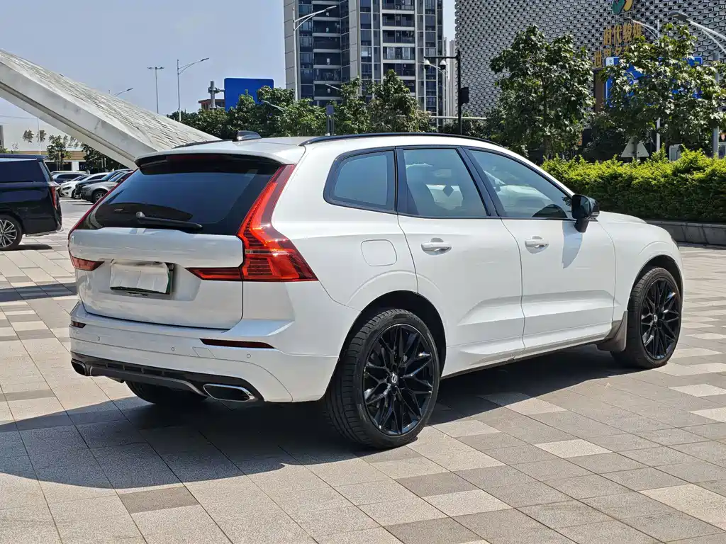 Volvo XC60 Plug-In Hybrid 2021 — фото 4