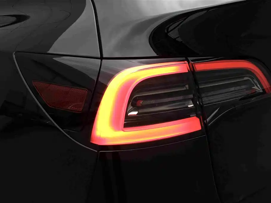 Tesla Model Y 2023 — фото 12