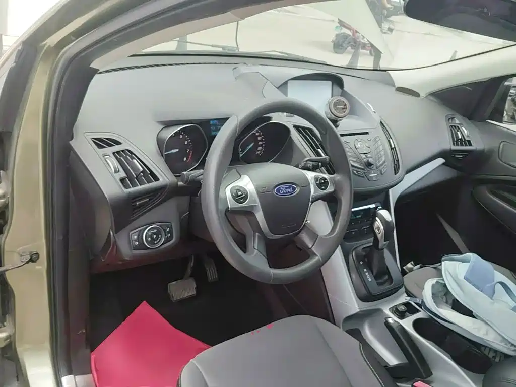 Ford Kuga 2015 — фото 10