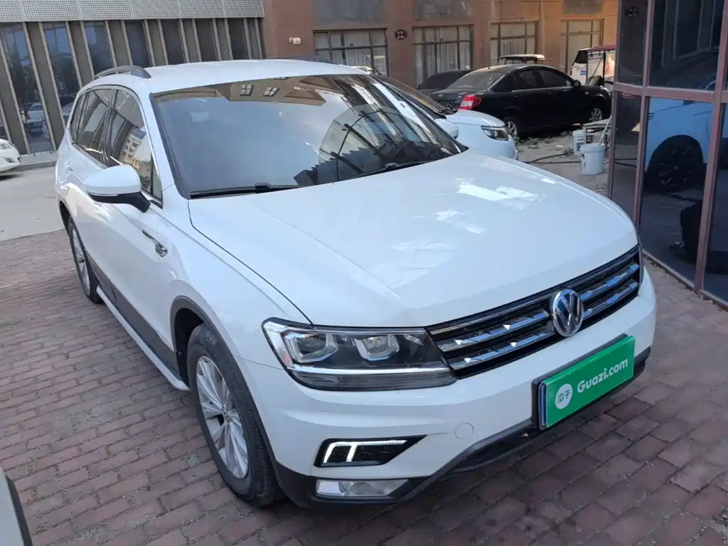 Volkswagen Tiguan L 2017 — фото 4