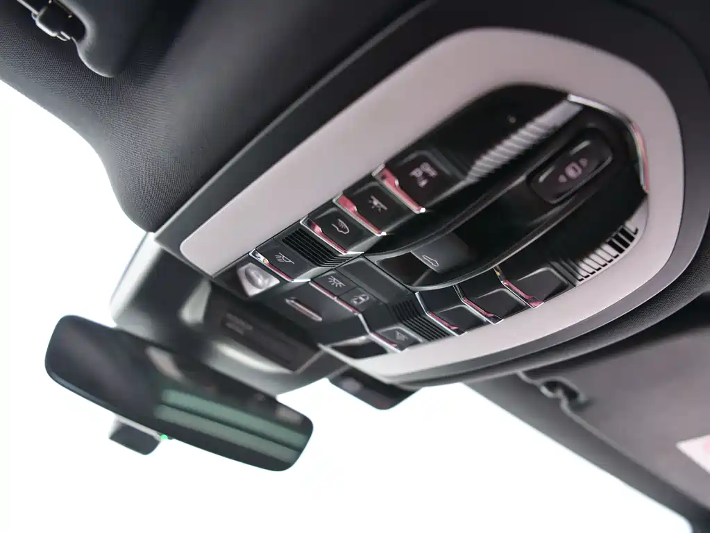Porsche Macan 2023 — фото 18