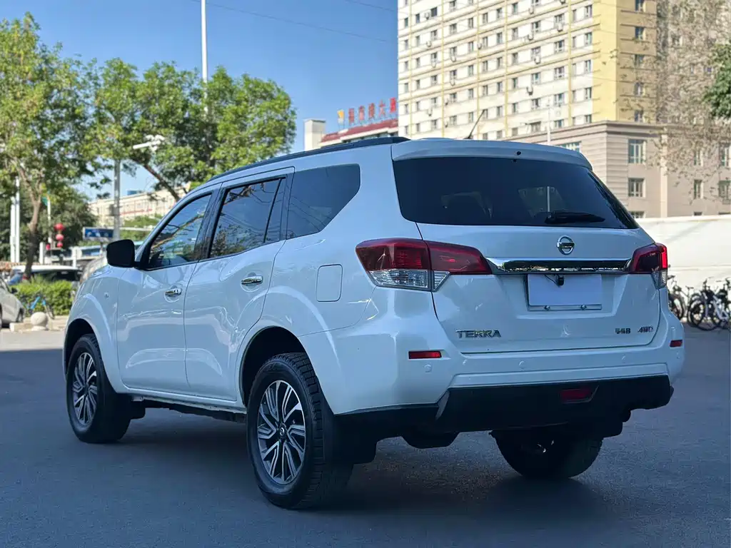 Nissan Terra 2018 — фото 14