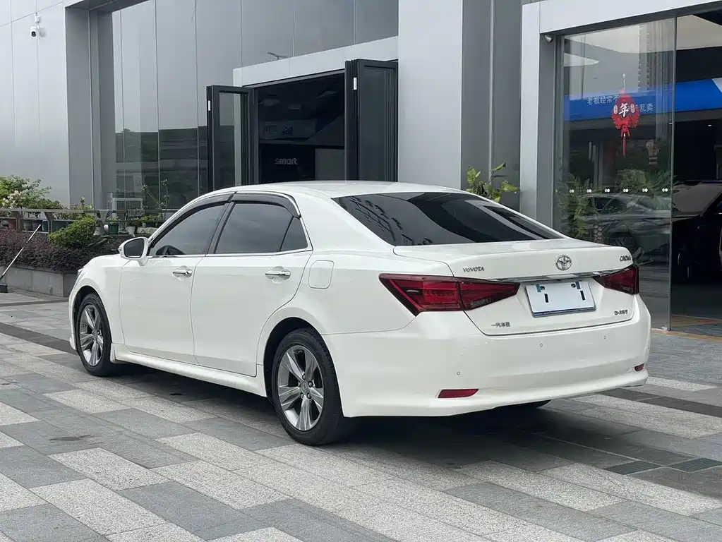 Toyota Crown 2016 — фото 11