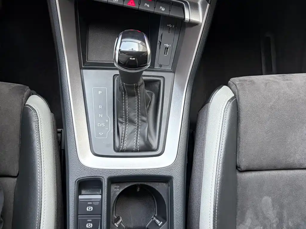Audi Q3 2021 — фото 11