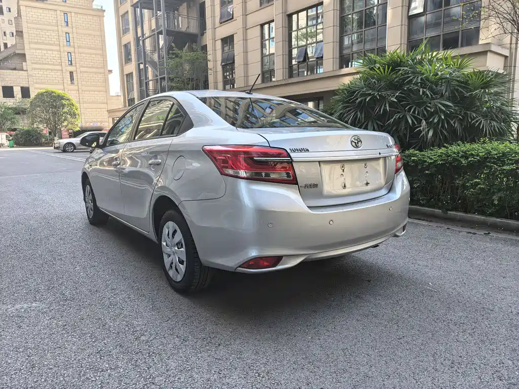 Toyota Vios 2017 — фото 10