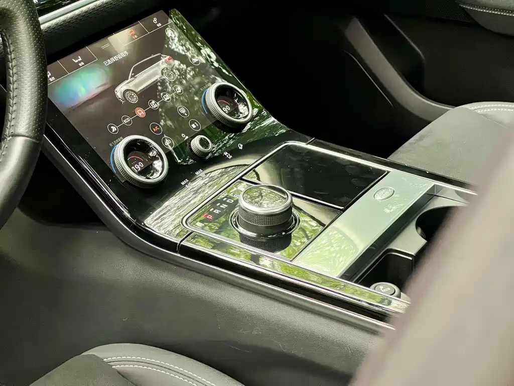 Land Rover Range Rover Velar 2020 — фото 18