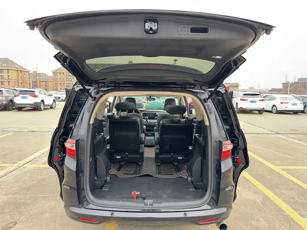 Honda Odyssey 2018 — фото 15