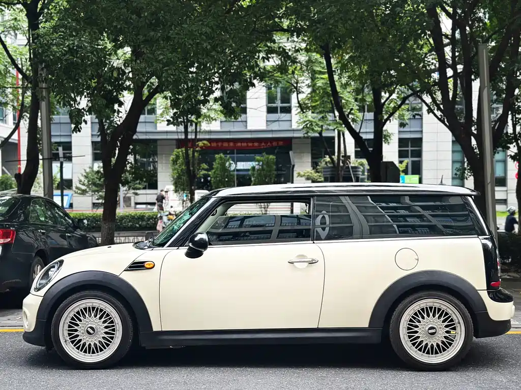 MINI Clubman 2012