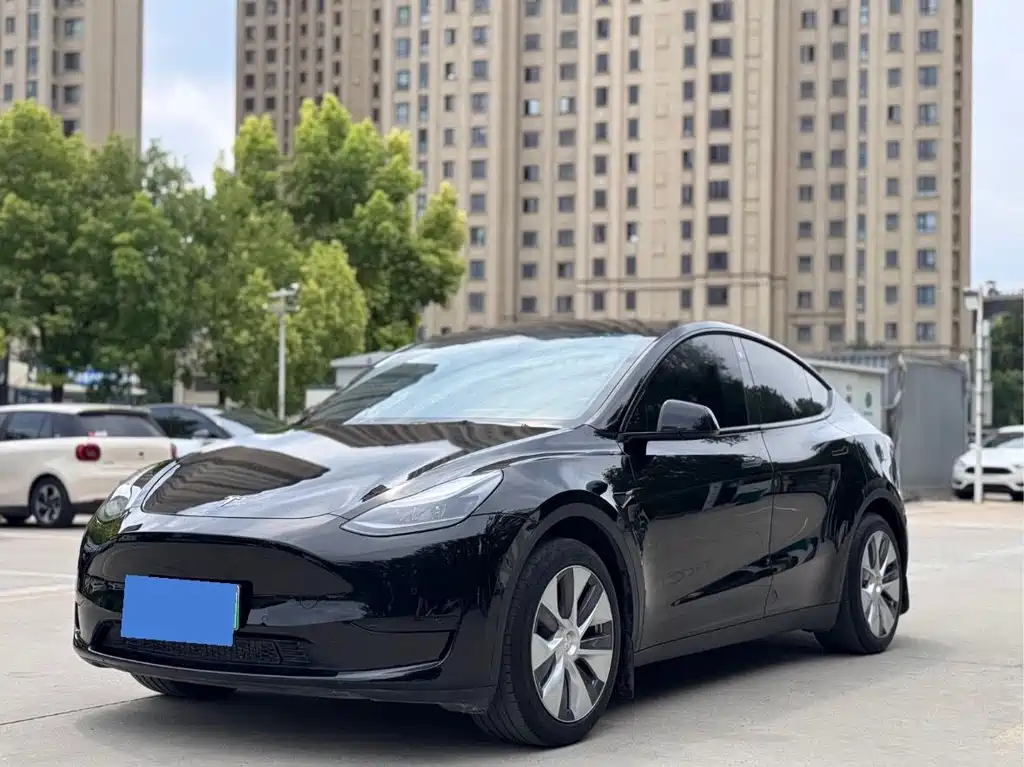 Tesla Model Y 2023 — фото 1