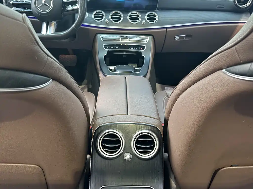 Mercedes-Benz E-Class 2023 — фото 13