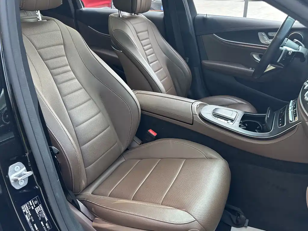Mercedes-Benz E-Class 2023 — фото 18