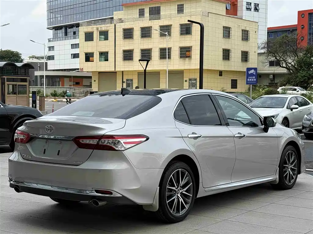 Toyota Camry 2024 — фото 6