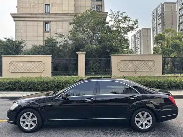 Mercedes-Benz S-Class 2012