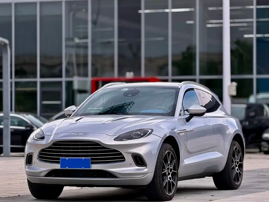 Aston Martin DBX 2021