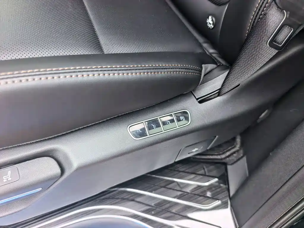 GAC Trumpchi E8 PHEV 2024 — фото 17