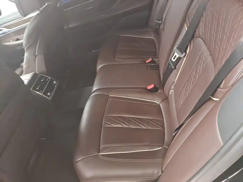 BMW 7 Series 2021 — фото 17