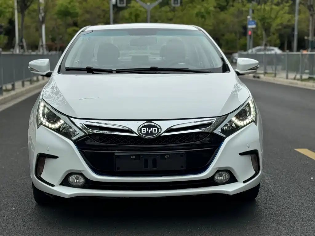 BYD Qin NEV 2015 — фото 2