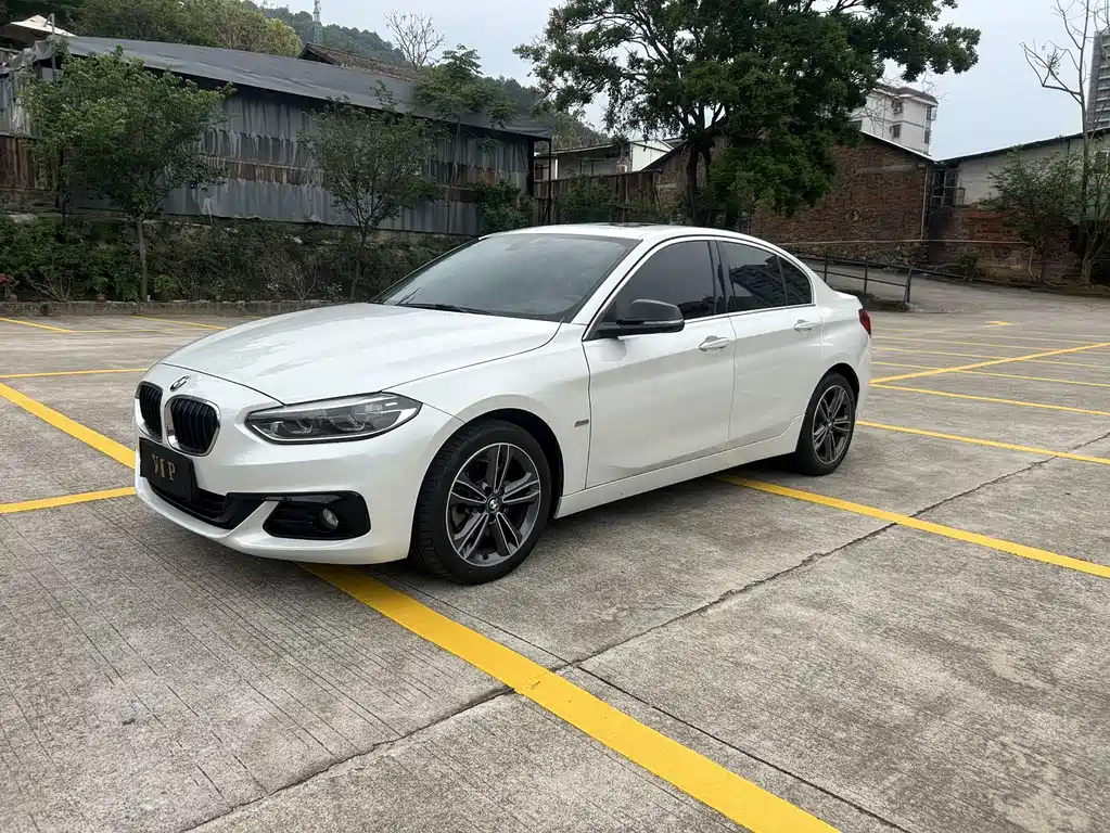 BMW 1 Series 2018 — фото 1