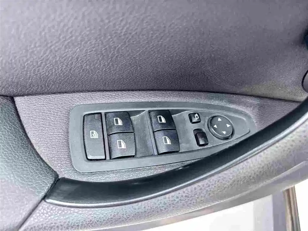 BMW X1 2017 — фото 14