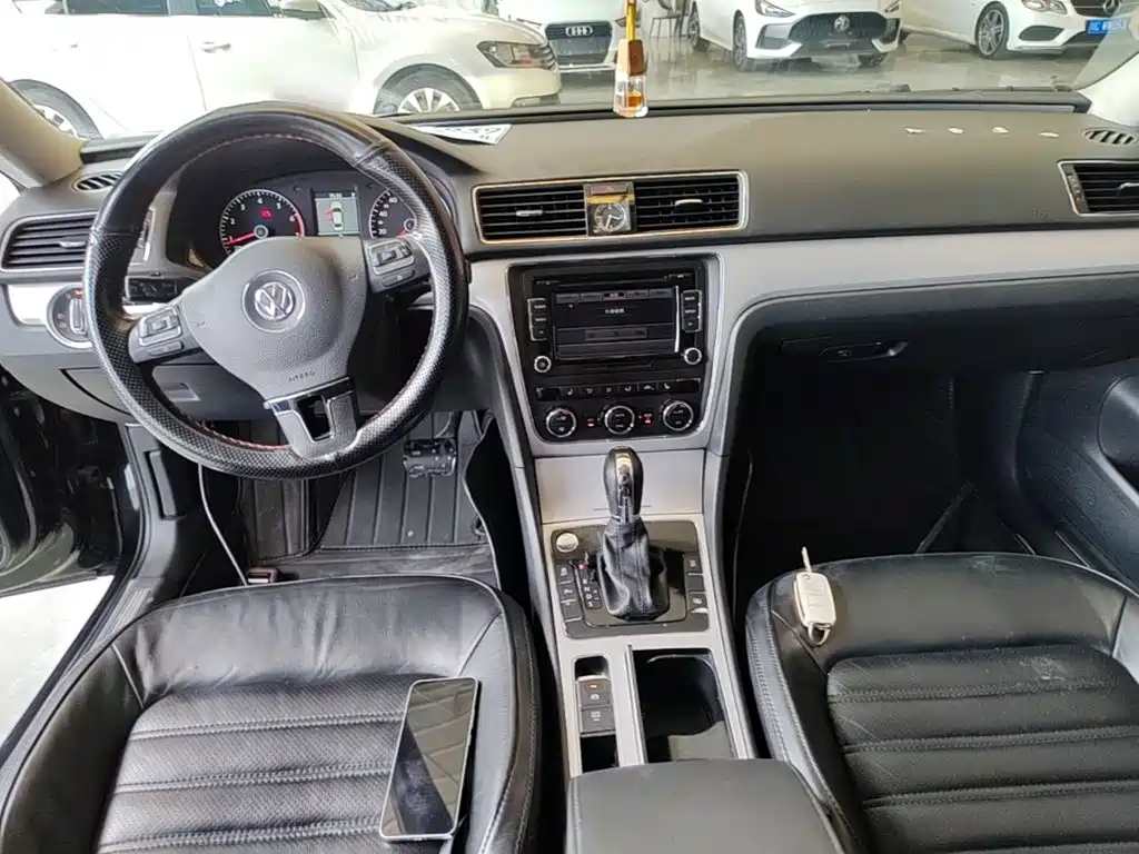 Volkswagen Passat 2014 — фото 10