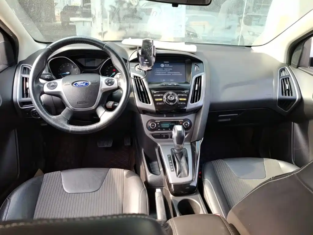 Ford Focus 2015 — фото 10