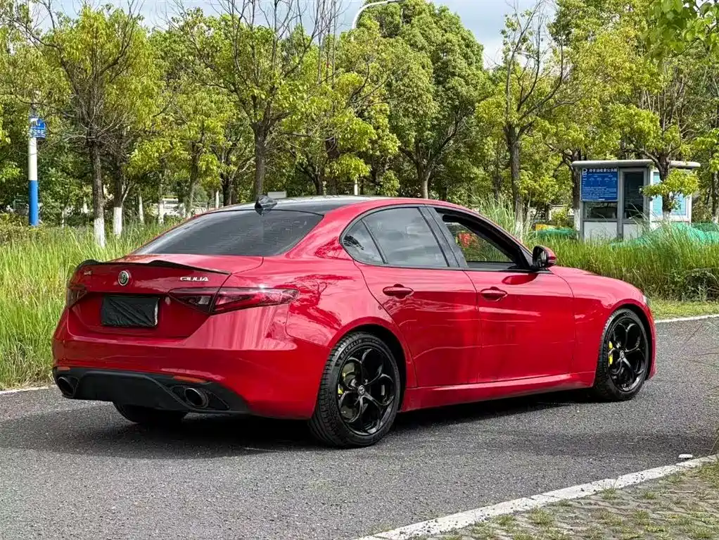 Alfa Romeo Giulia 2019 — фото 7