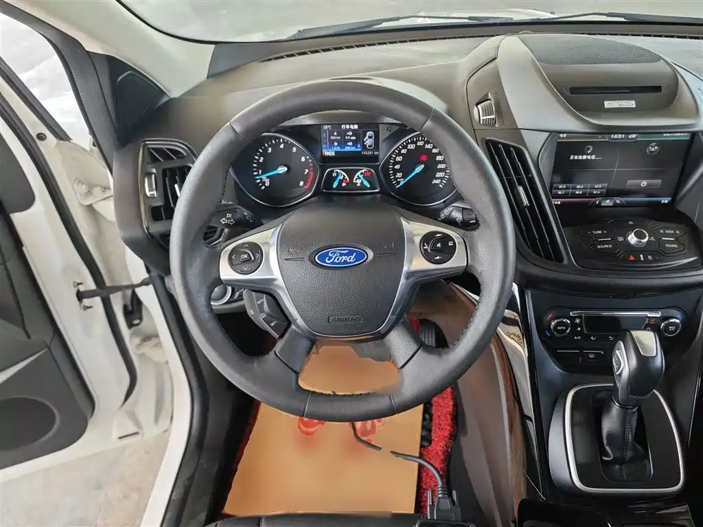 Ford Kuga 2016 — фото 11