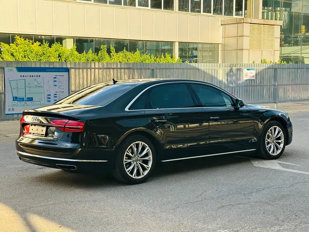 Audi A8 2015 — фото 4
