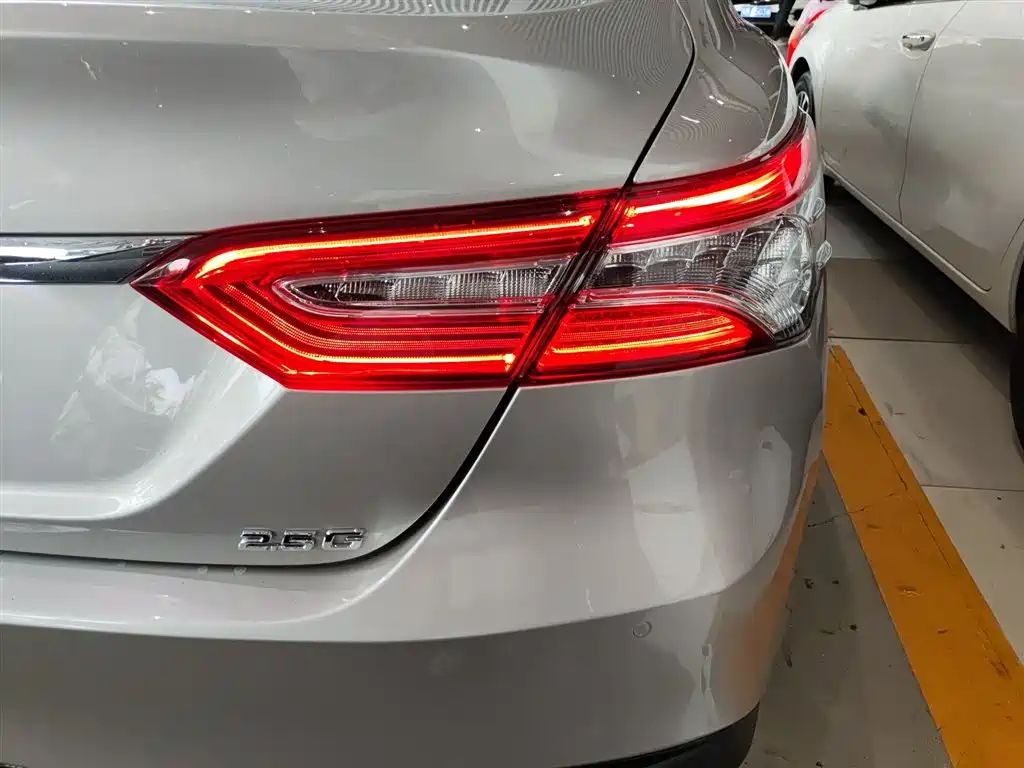Toyota Camry 2022 — фото 8