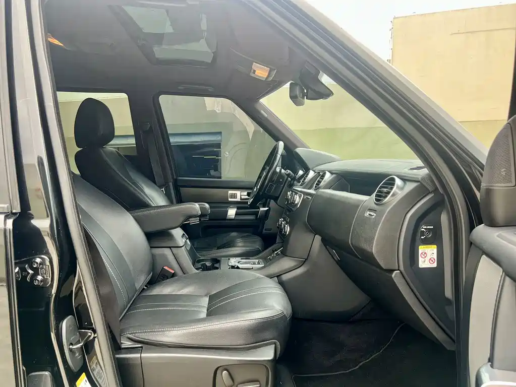Land Rover Discovery 2015 — фото 12