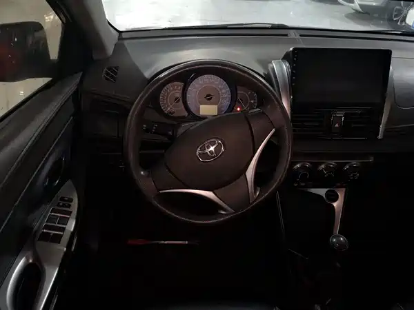 Toyota Yaris L 2014
