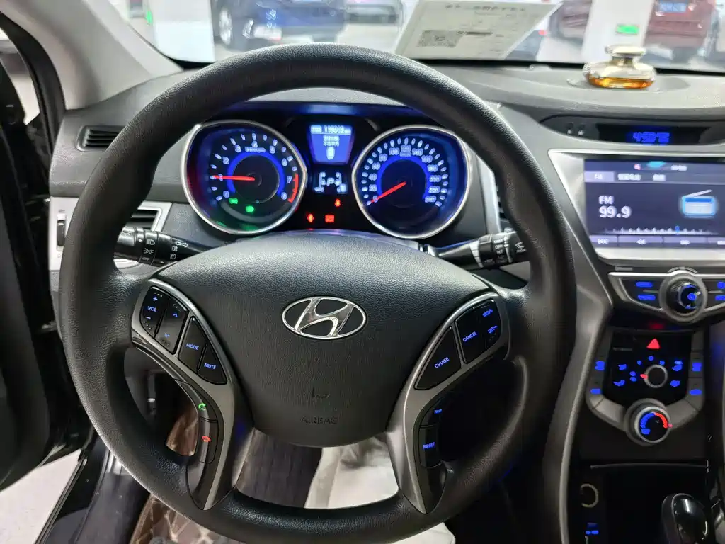 Hyundai Elantra Langdong 2017 — фото 11