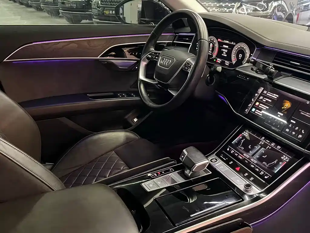 Audi A8 2022 — фото 18