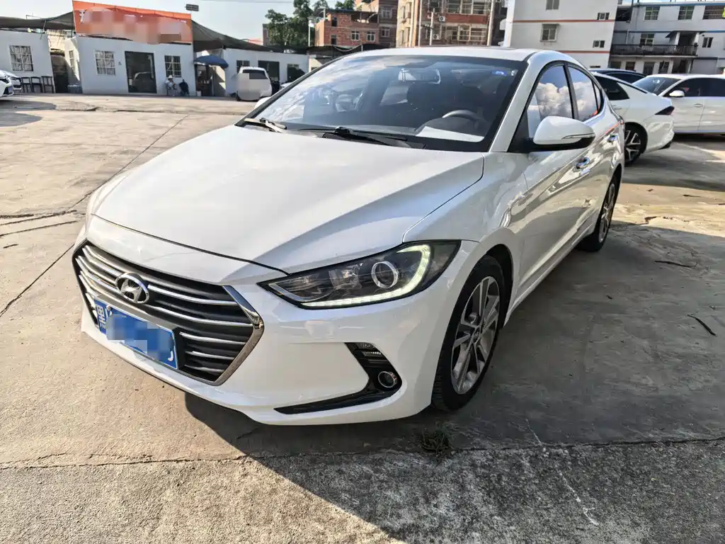 Hyundai Elantra 2019 — фото 1