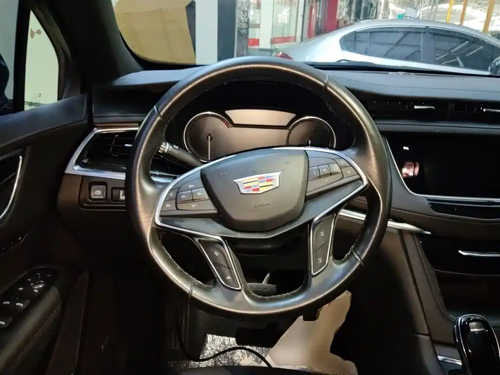 Cadillac XT5 2022 — фото 11